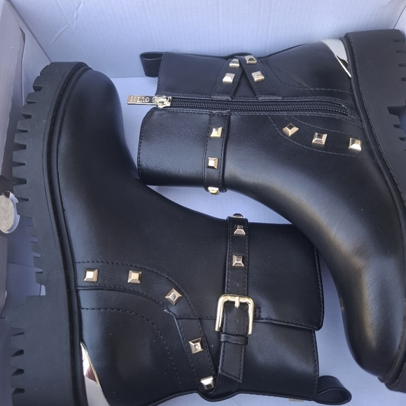 GUESS Oliy Woman's Ankle Boots Black  Studded Faux Leather Zipper Shelsea Size 7 - Picture 11 of 11